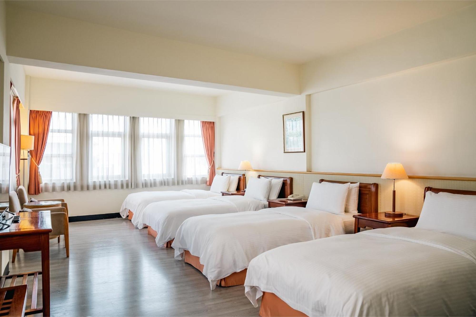 East Coast Hotel Kota Hualien Bagian luar foto